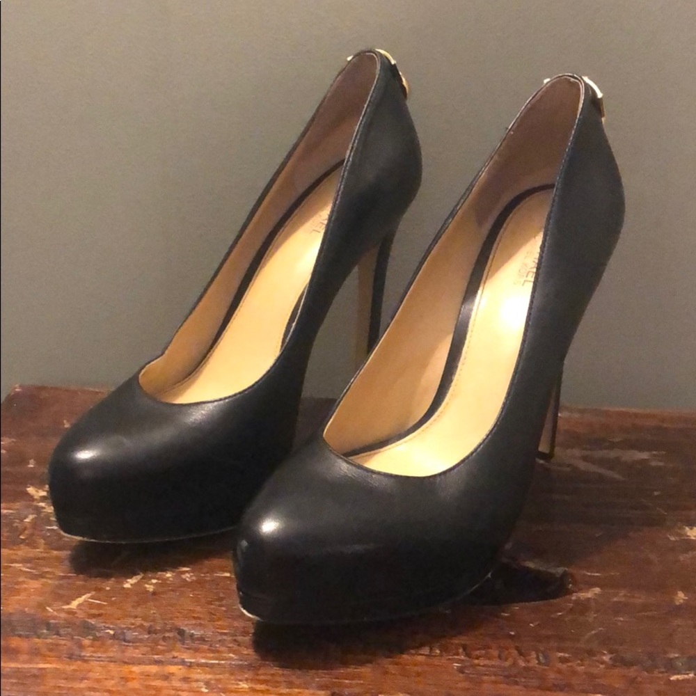 Michael Kors pumps - 4.5 inches - black - good!